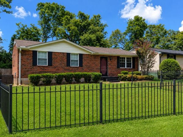 3229 Briarwick Dr , Nashville, TN 37218