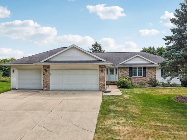 210 Pinnacle Drive, Lake Mills, WI 53551