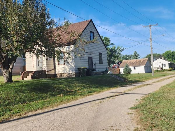 400 Short Line Avenue , Sunburg, MN 56289