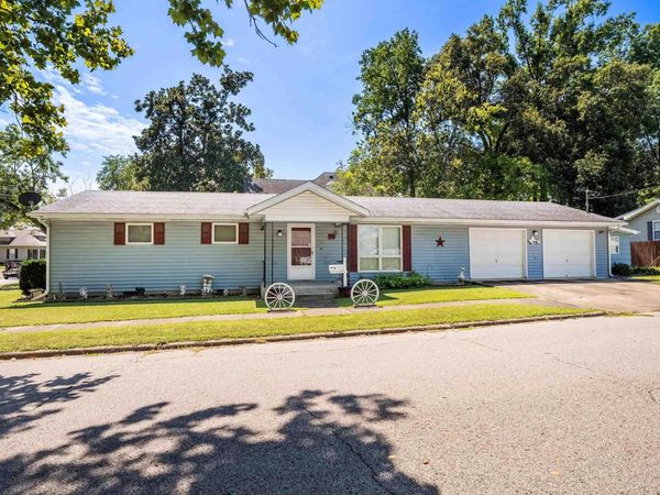 307 W Ogara Street, Harrisburg, IL 62946