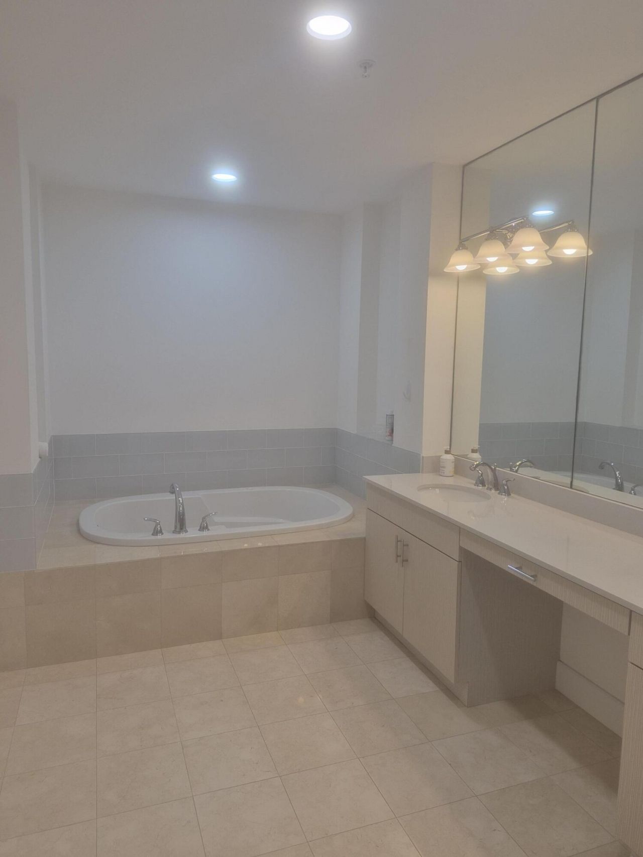 71 Isle Of Venice Drive, Unit 71, Fort Lauderdale, FL 33301 Photo
