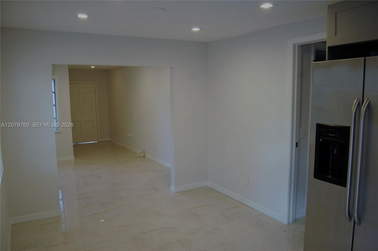 2140 SW 25th St , Unit 2140, Miami, FL 33133 Photo