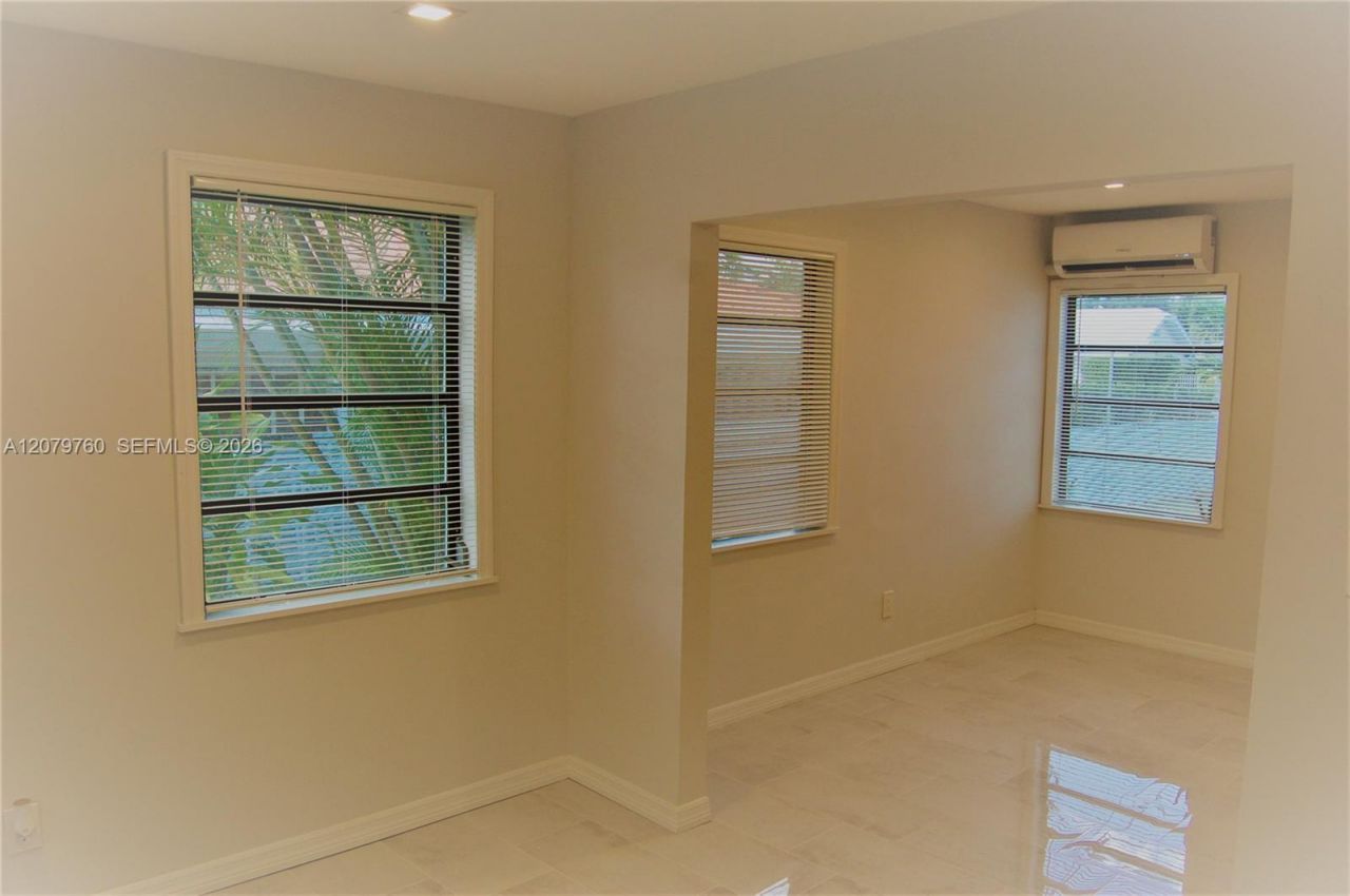 2140 SW 25th St , Unit 2140, Miami, FL 33133 Photo