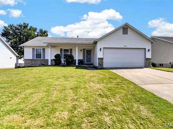 582 Prentice Drive , St Peters, MO 63376