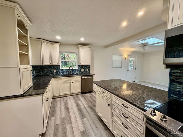 3 Driftwood Ave, Gulf Breeze, FL 32561