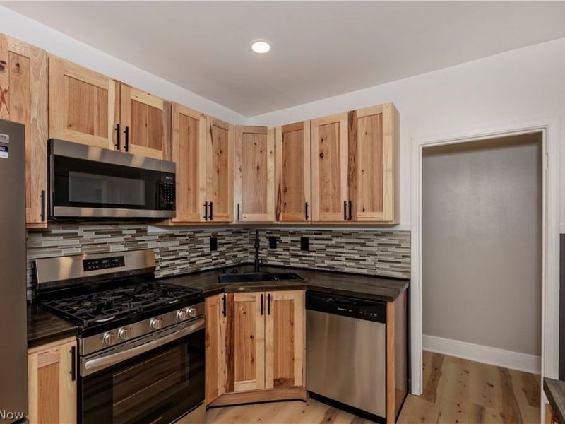 10538 Elmarge Avenue, Cleveland, OH 44105 Photo 13