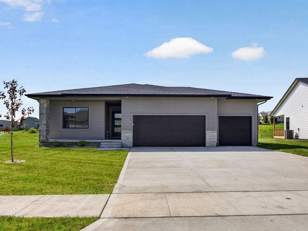 16515 Deerview Drive, Urbandale, IA 50323