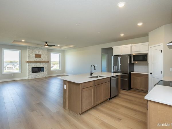 16601 Deerview Drive, Urbandale, IA 50021