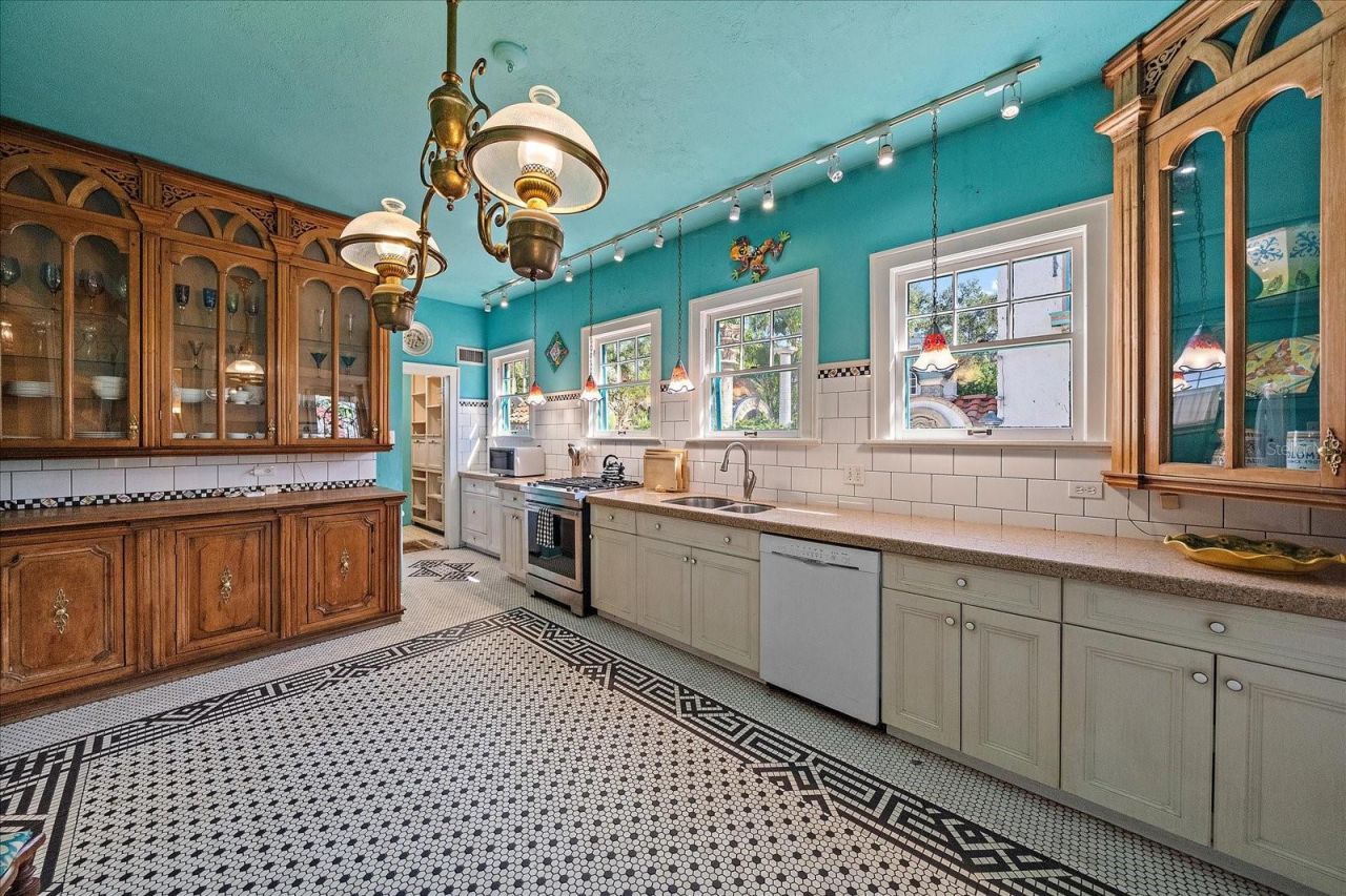 2830 Bay Shore Circle , Sarasota, FL 34234 Photo