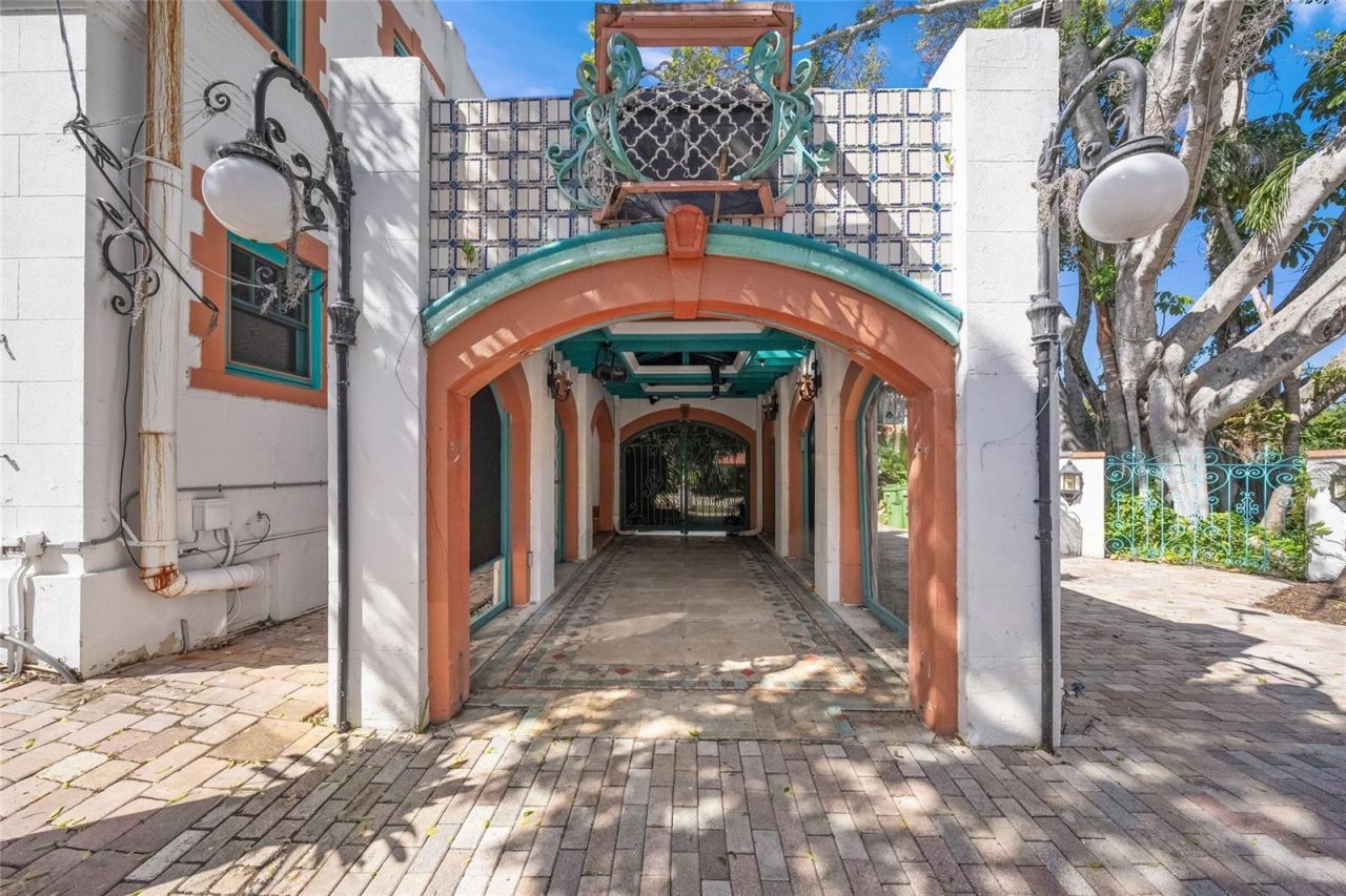 2830 Bay Shore Circle , Sarasota, FL 34234 Photo
