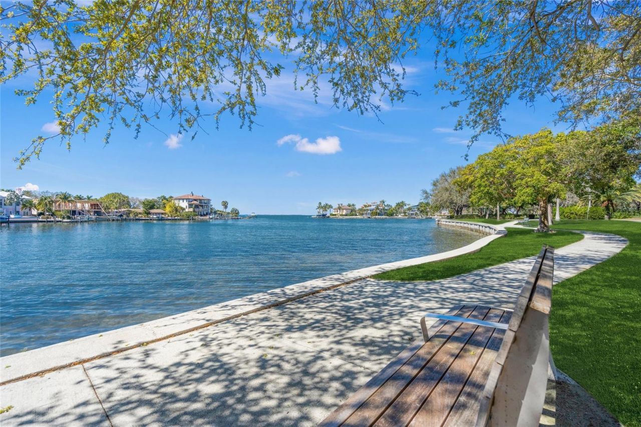 2830 Bay Shore Circle , Sarasota, FL 34234 Photo