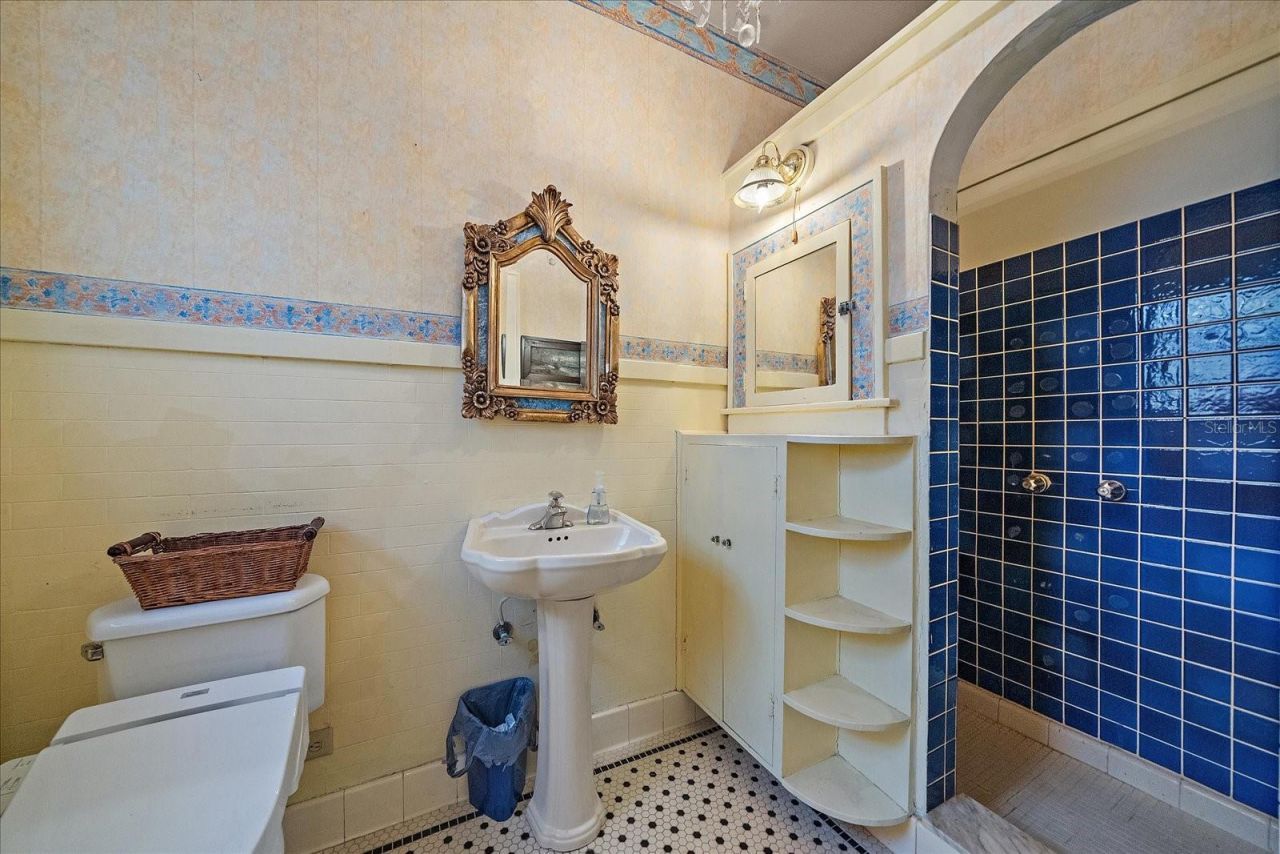 2830 Bay Shore Circle , Sarasota, FL 34234 Photo