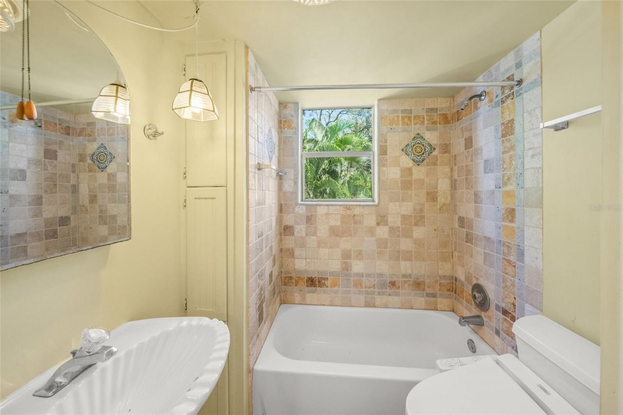 2830 Bay Shore Circle , Sarasota, FL 34234 Photo