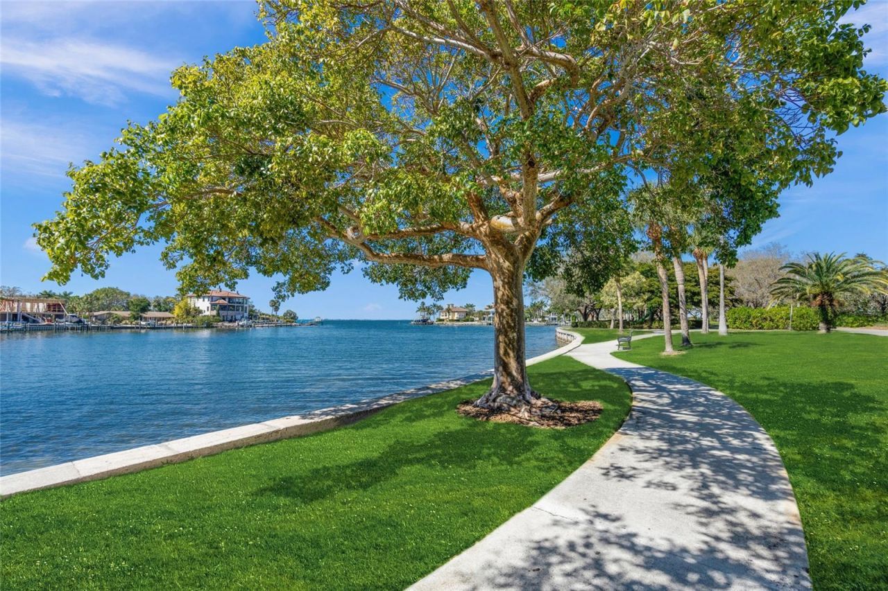 2830 Bay Shore Circle , Sarasota, FL 34234 Photo