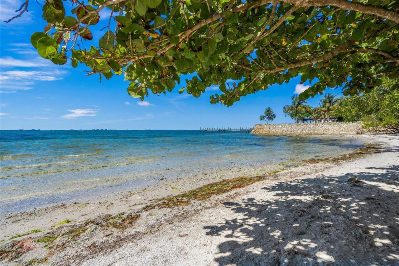 2830 Bay Shore Circle , Sarasota, FL 34234 Photo