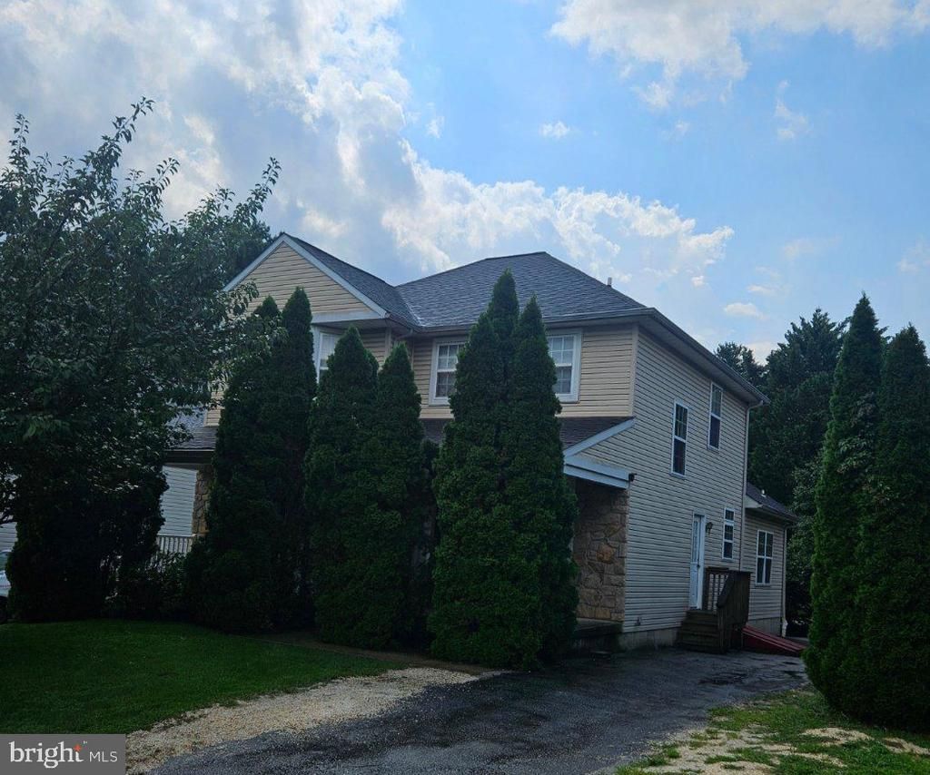 805 MILMONT AVENUE , SWARTHMORE, PA 19081