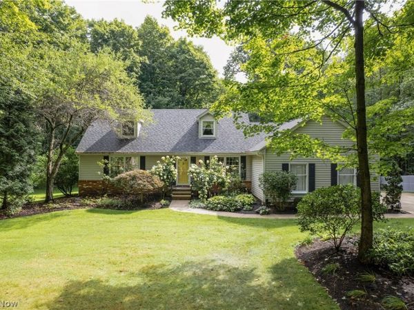 17099 Creighton Drive , Chagrin Falls, OH 44023