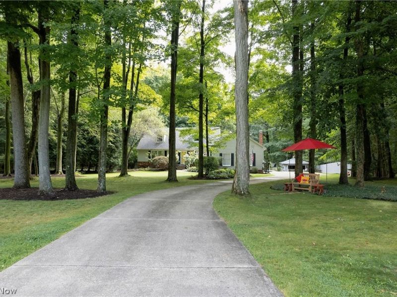 17099 Creighton Drive, Chagrin Falls, OH 44023 Photo 2