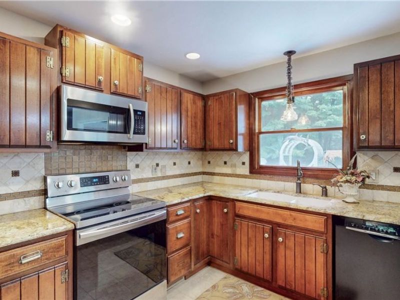 17099 Creighton Drive, Chagrin Falls, OH 44023 Photo 4