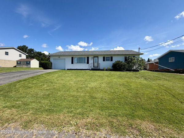 209 Pleasant View Drive , Greenfield Twp, PA 18407