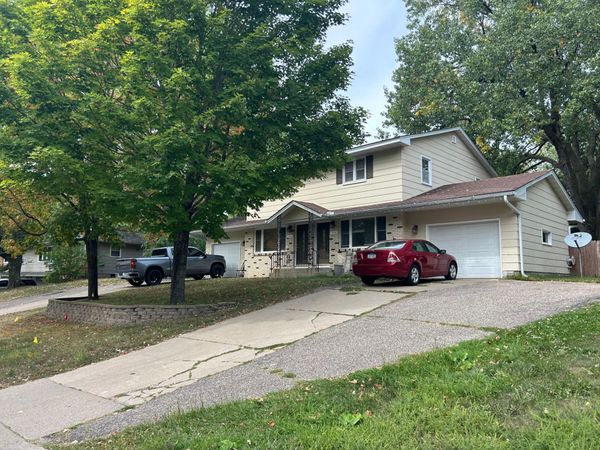104 Meadow Circle S, Burnsville, MN 55337