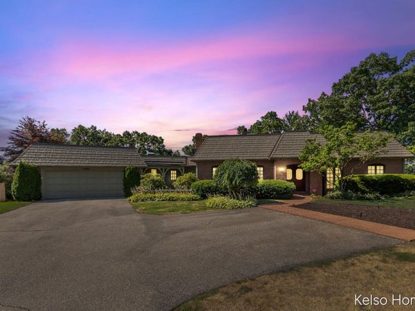 2452 Holtman Drive NE, Grand Rapids, MI 49525