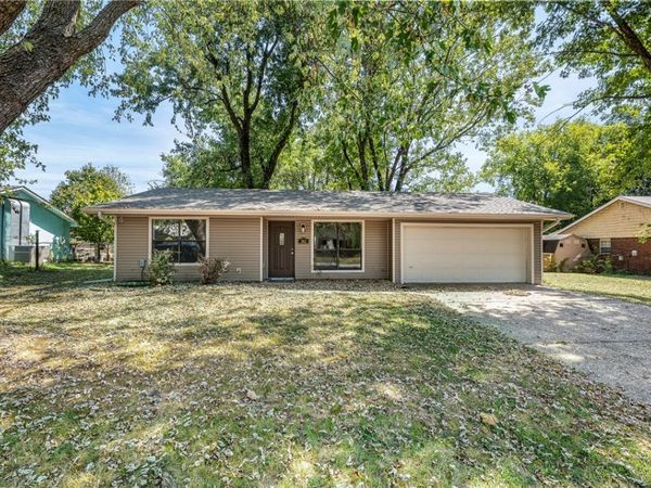 262 Township Drive , Centerton, AR 72719