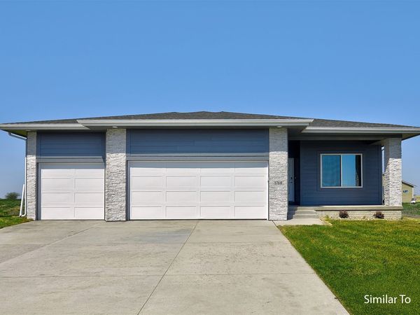 16615 Deerview Drive, Urbandale, IA 50323