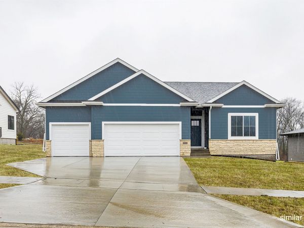 16519 Deerview Drive, Urbandale, IA 50323