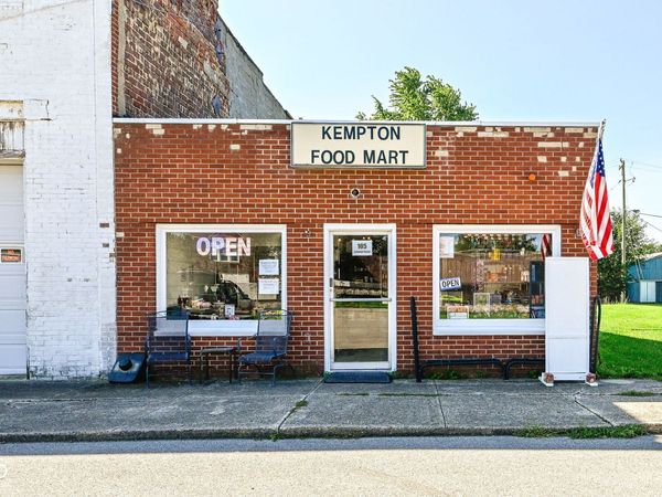 105 W Colonial Street, Kempton, IN 46049