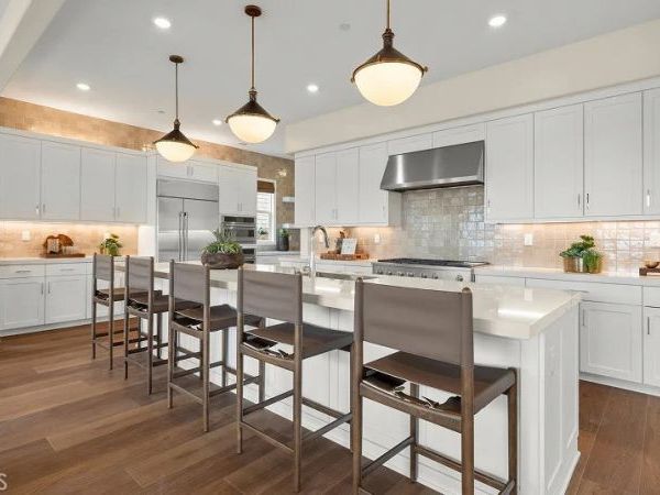 605 Eureka Drive, Santa Paula, CA 93060