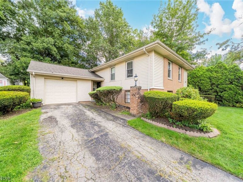 753 Crestview Avenue, Akron, OH 44320 Photo 2