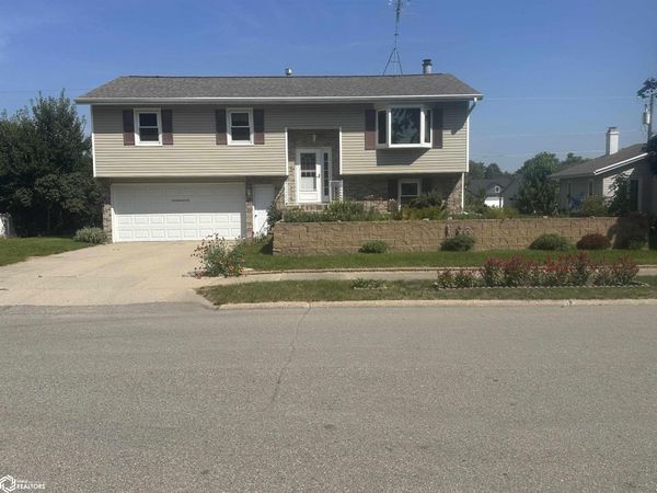 2406 Sunset Drive, Iowa Falls, IA 50126