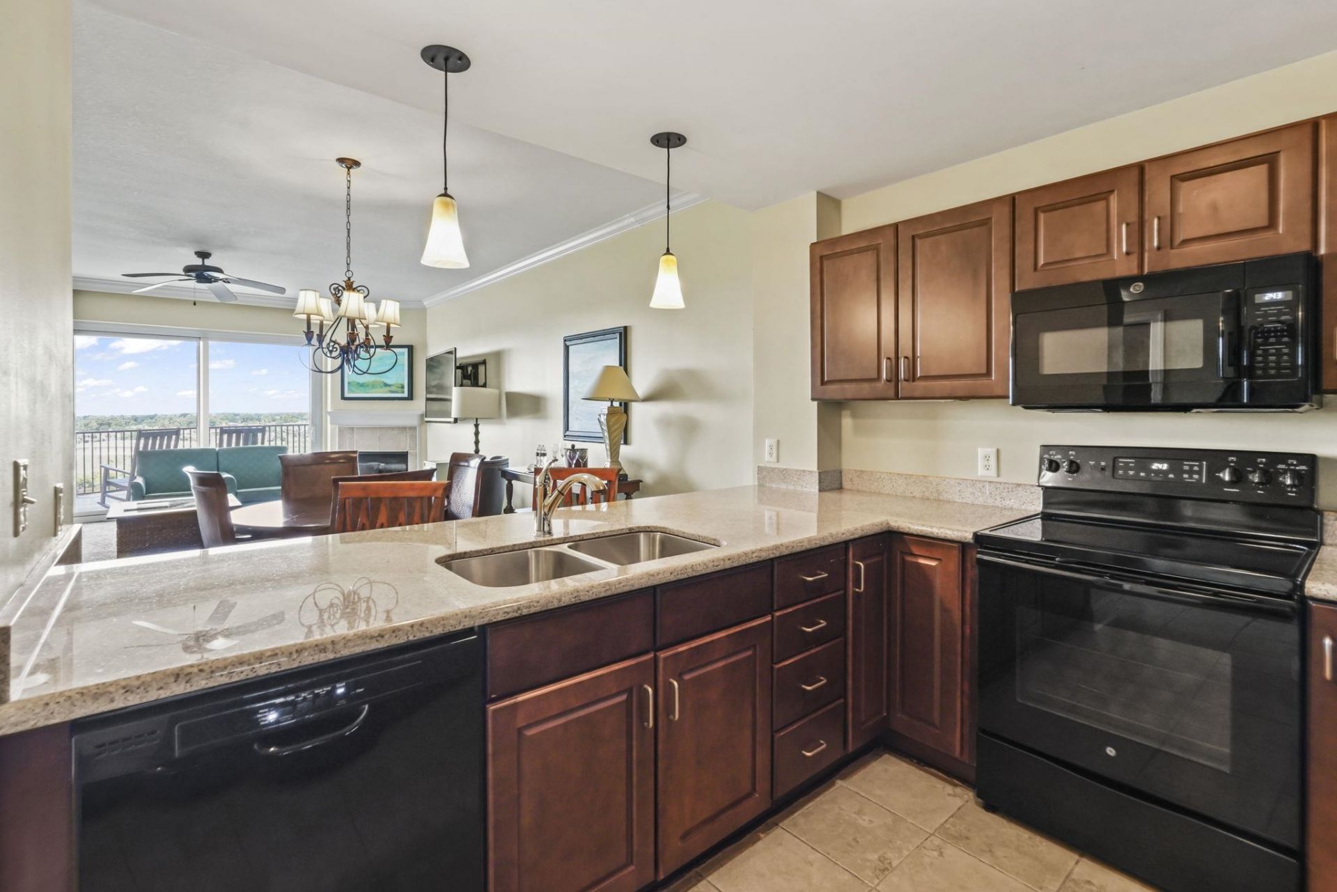 8121 Amalfi Pl. Photo 15