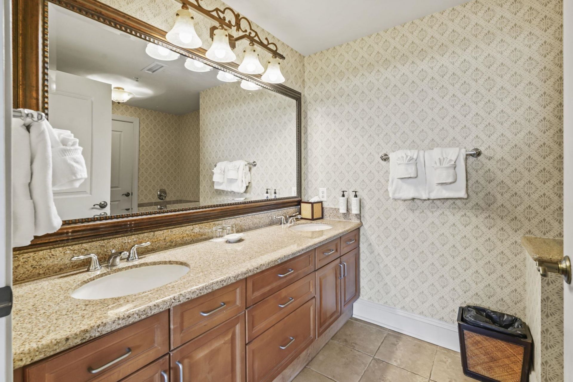 8121 Amalfi Pl. Photo 19