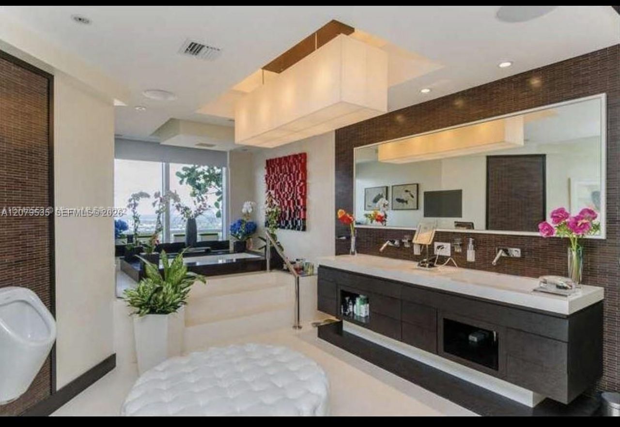 3802 NE 207th St , Unit 2802, Aventura, FL 33180 Photo