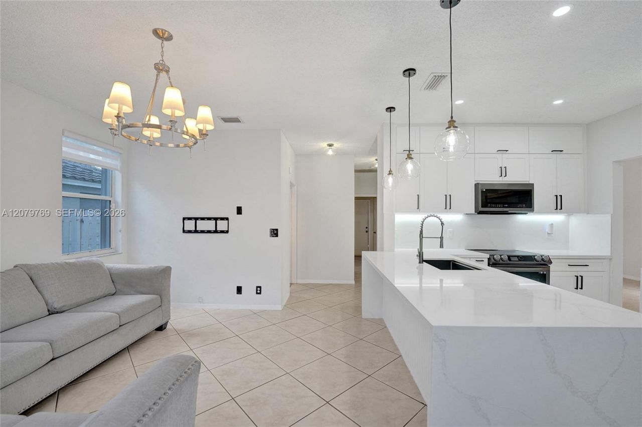 16227 NW 19th St, Pembroke Pines, FL 33028 Photo