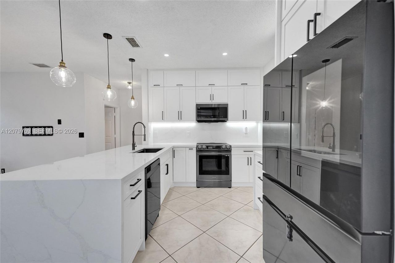 16227 NW 19th St, Pembroke Pines, FL 33028 Photo