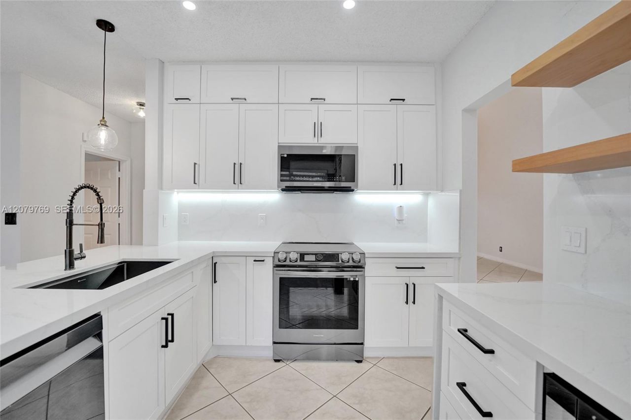 16227 NW 19th St, Pembroke Pines, FL 33028 Photo