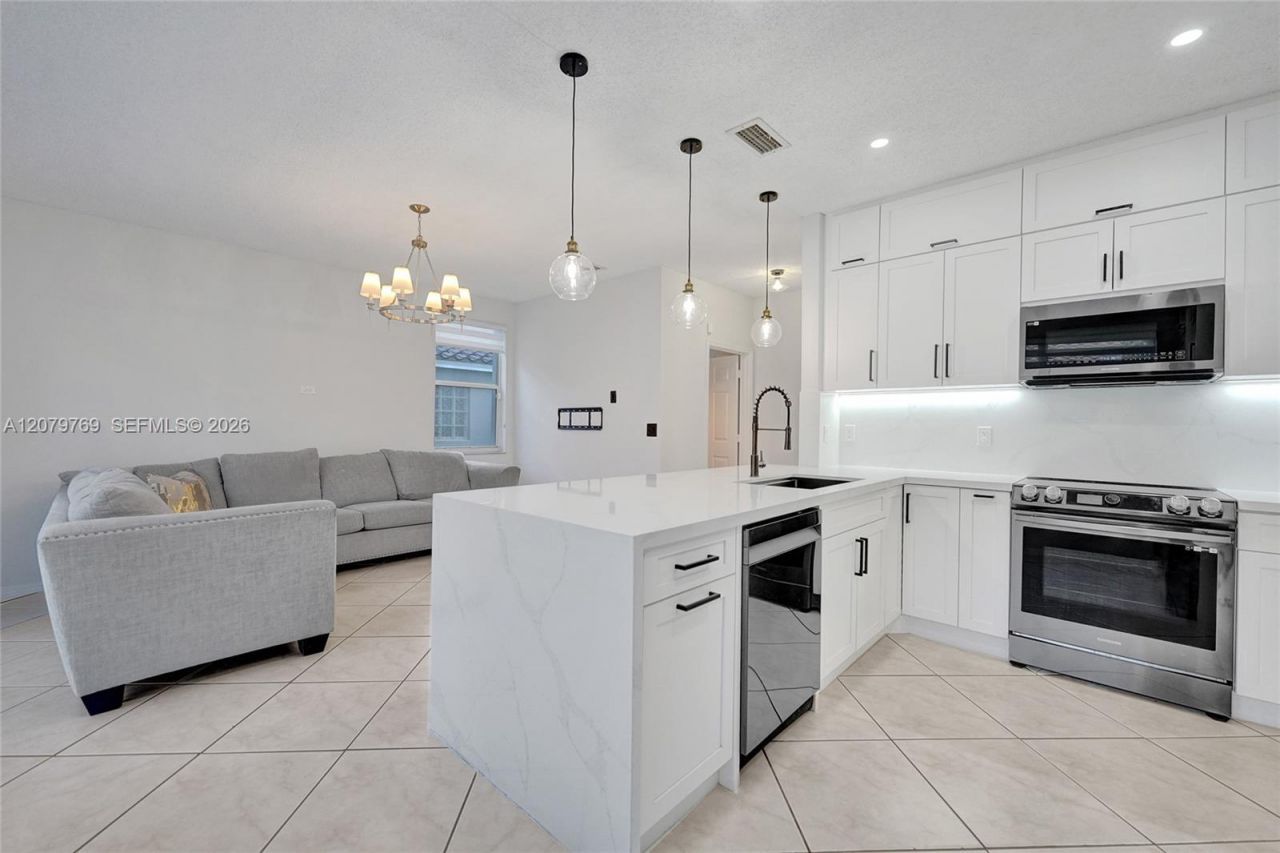 16227 NW 19th St, Pembroke Pines, FL 33028 Photo