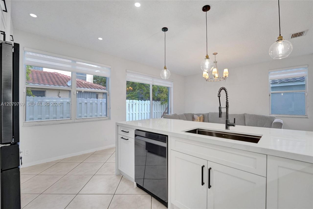 16227 NW 19th St, Pembroke Pines, FL 33028 Photo