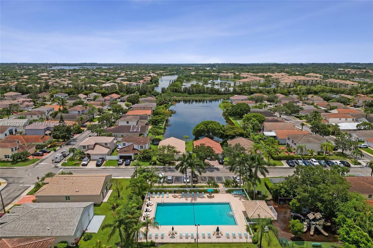 16227 NW 19th St, Pembroke Pines, FL 33028 Photo