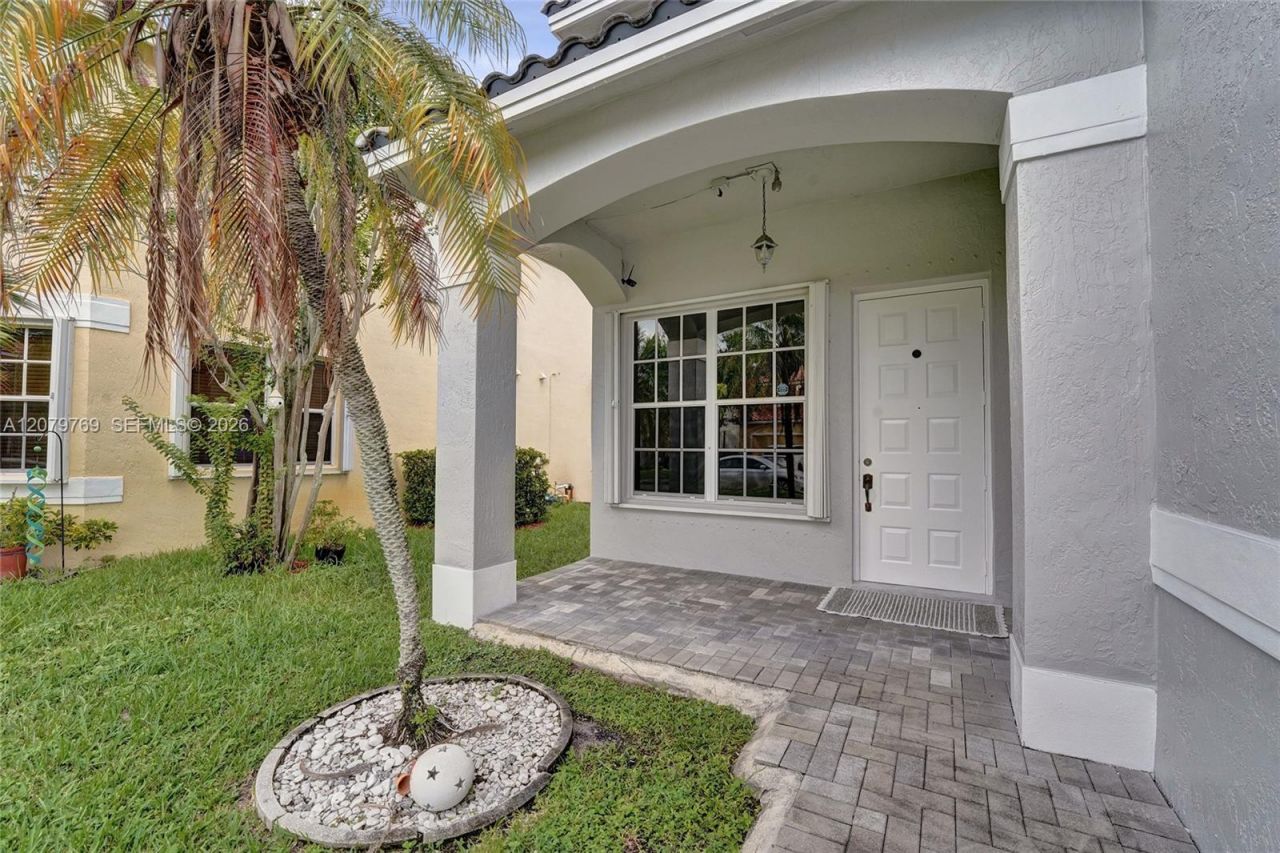 16227 NW 19th St, Pembroke Pines, FL 33028 Photo