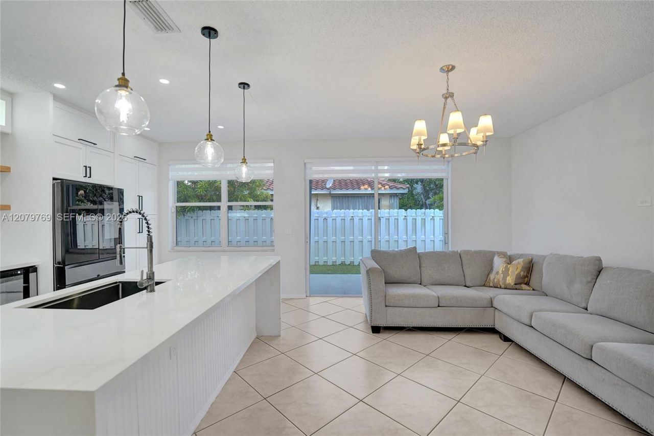 16227 NW 19th St, Pembroke Pines, FL 33028 Photo