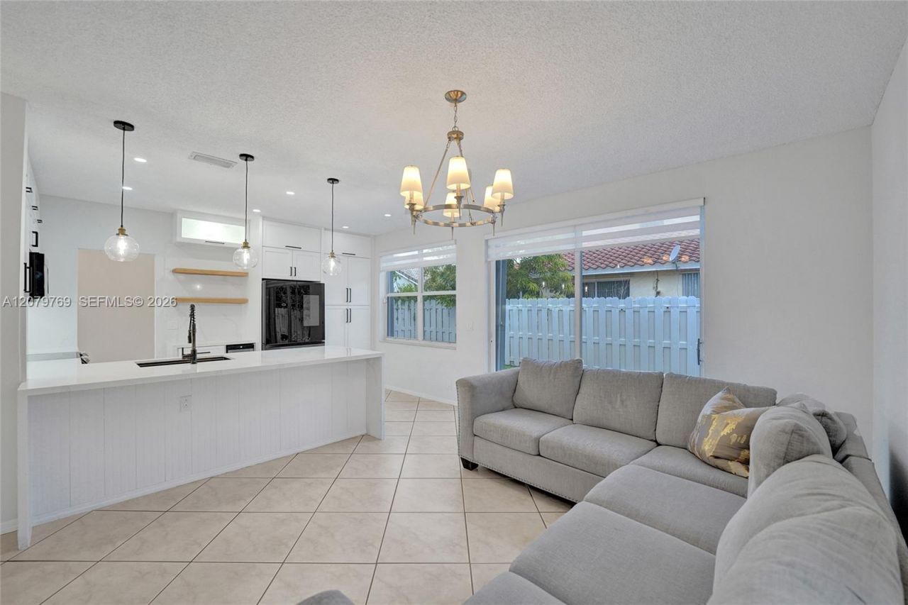 16227 NW 19th St, Pembroke Pines, FL 33028 Photo