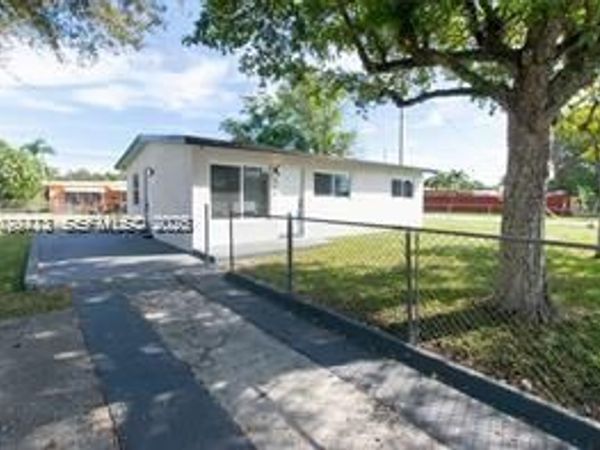 916 SW 24th Ave , Fort Lauderdale, FL 33312