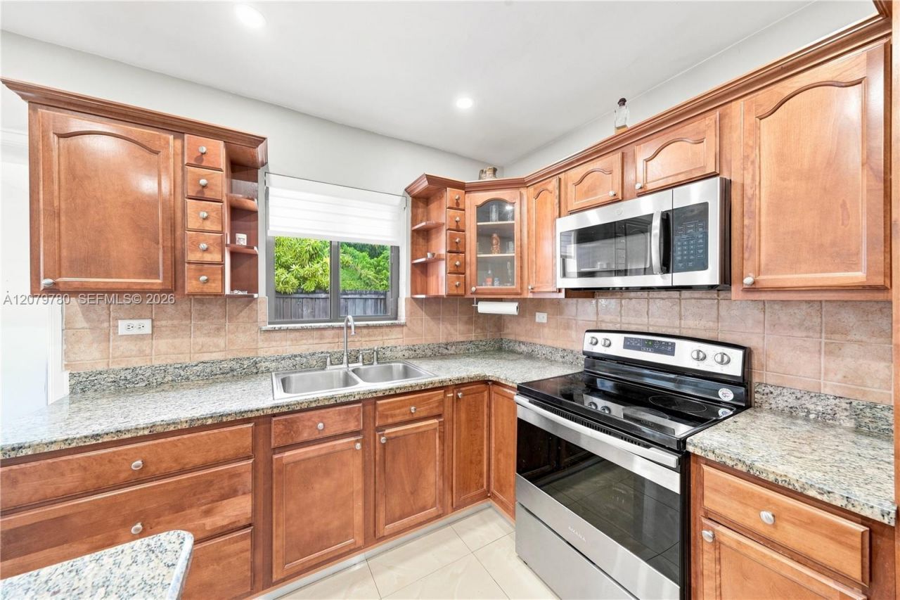 4041 W 8th Ave , Hialeah, FL 33012 Photo