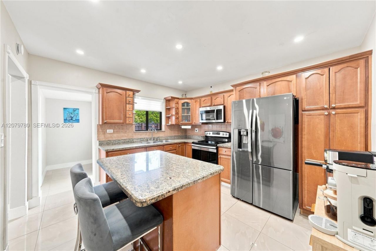 4041 W 8th Ave , Hialeah, FL 33012 Photo