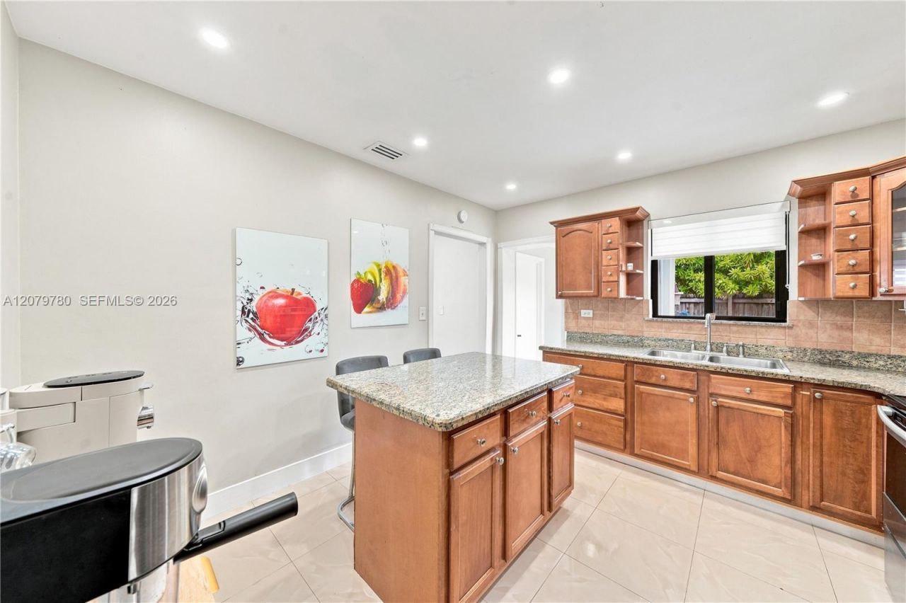 4041 W 8th Ave , Hialeah, FL 33012 Photo
