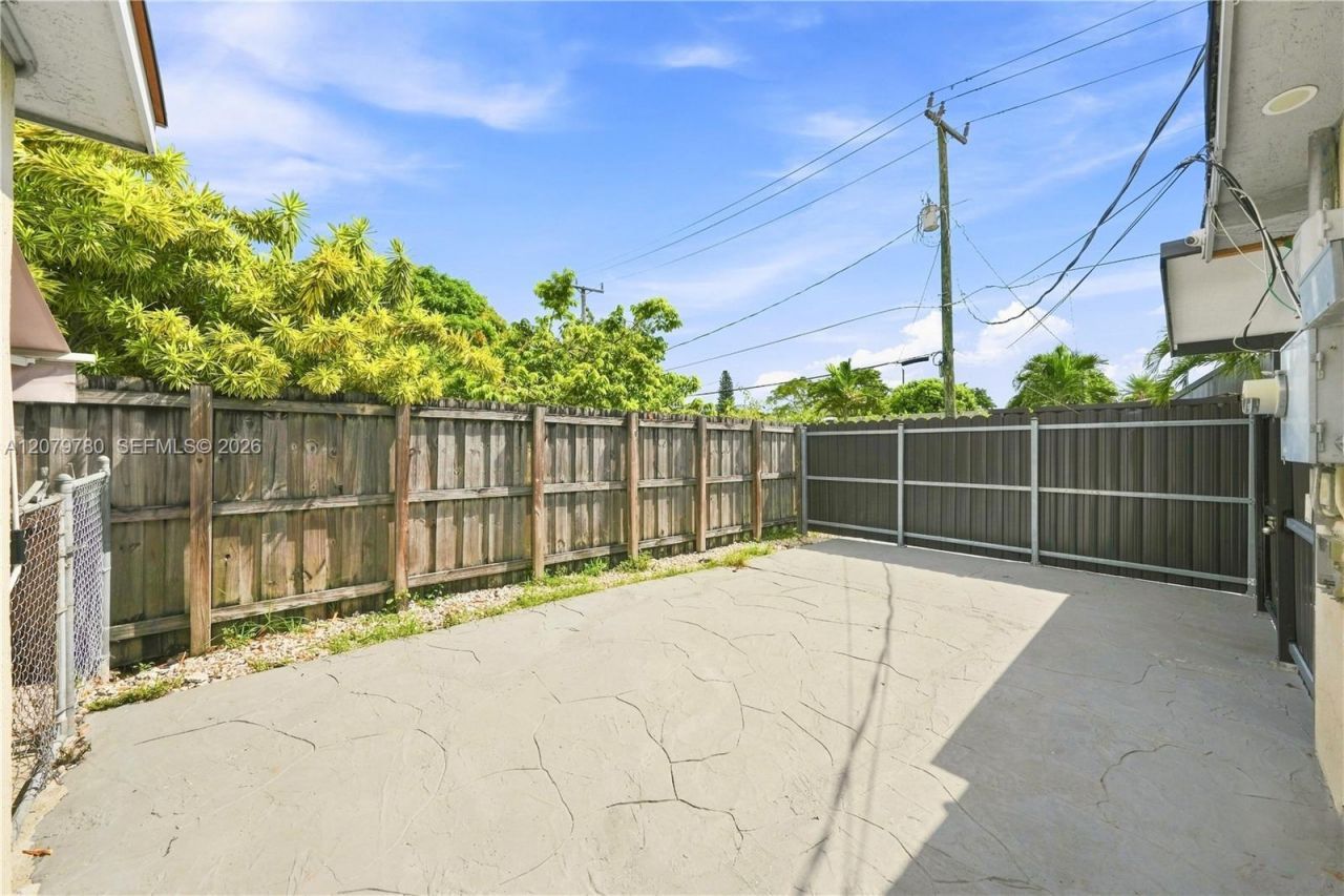 4041 W 8th Ave , Hialeah, FL 33012 Photo